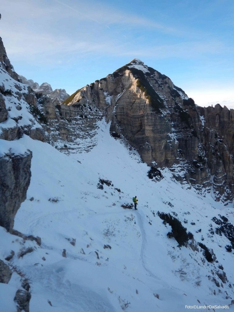 Scendendo nel Boale dei Fondi. Visuale verso Cima Mosca