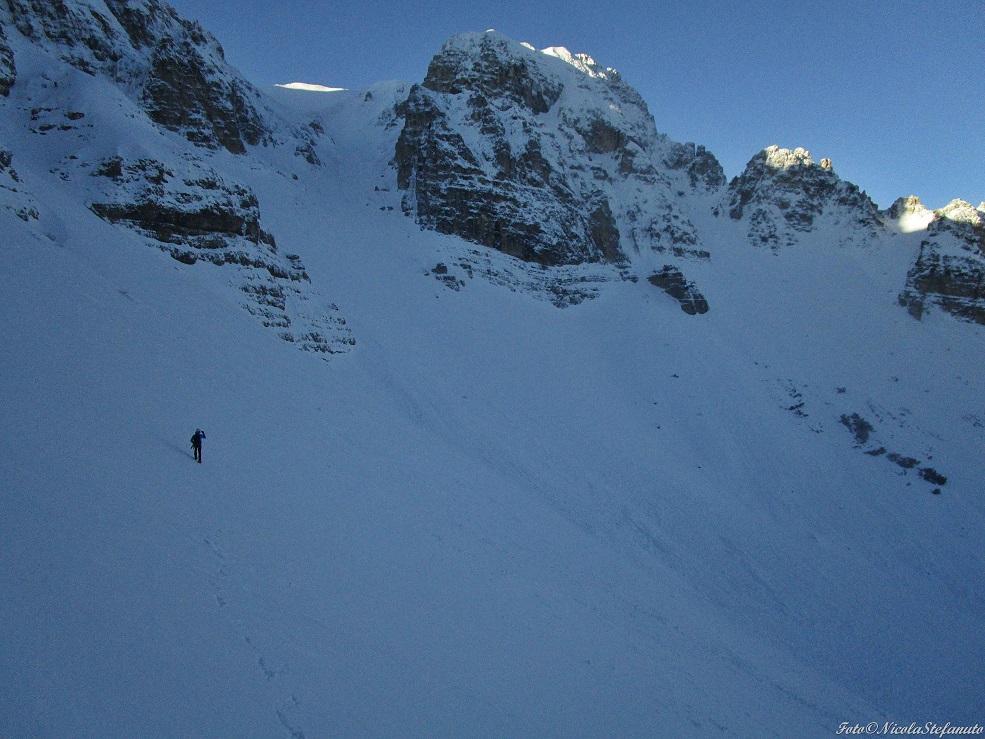 Scendendo da Forcella dei Camosci e traversando in quota lungo il Boale di Pissavacca - Avvicinamento lungo il Vajo dei Camosci