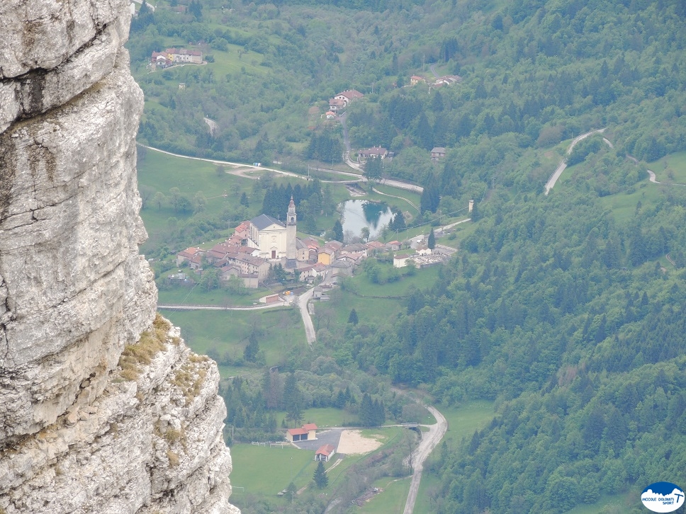 Vista sul paese di Laghi