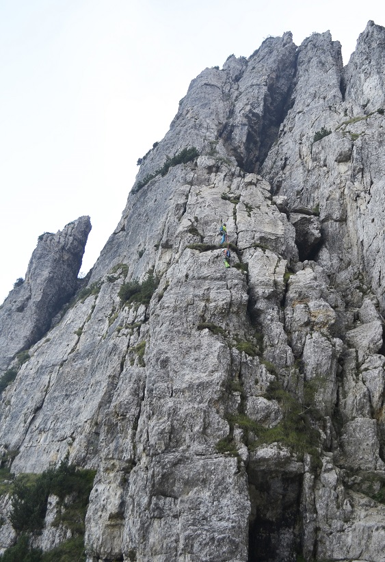 ALPINISTI DURANTE LA SALITA