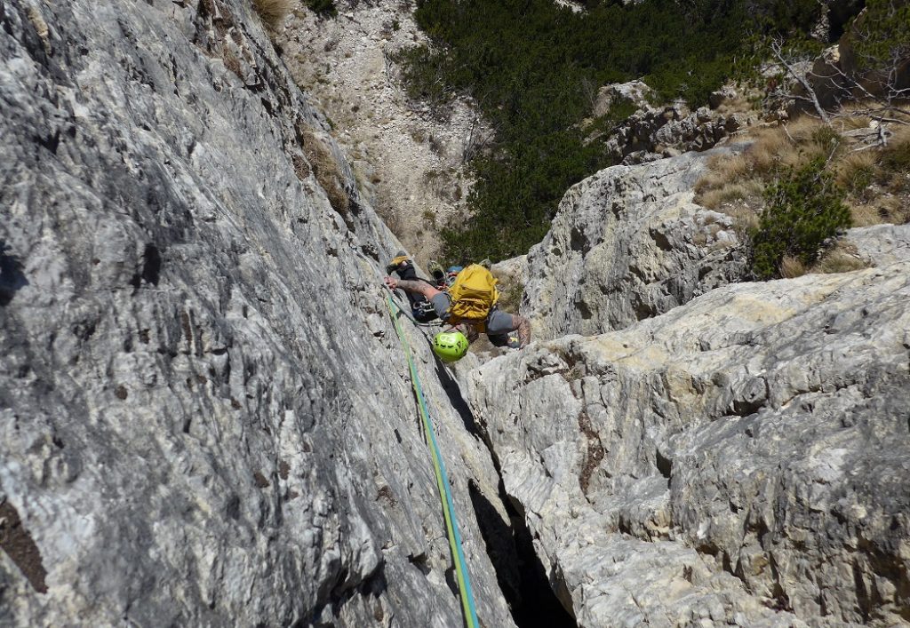 Alpinisti durante la salita