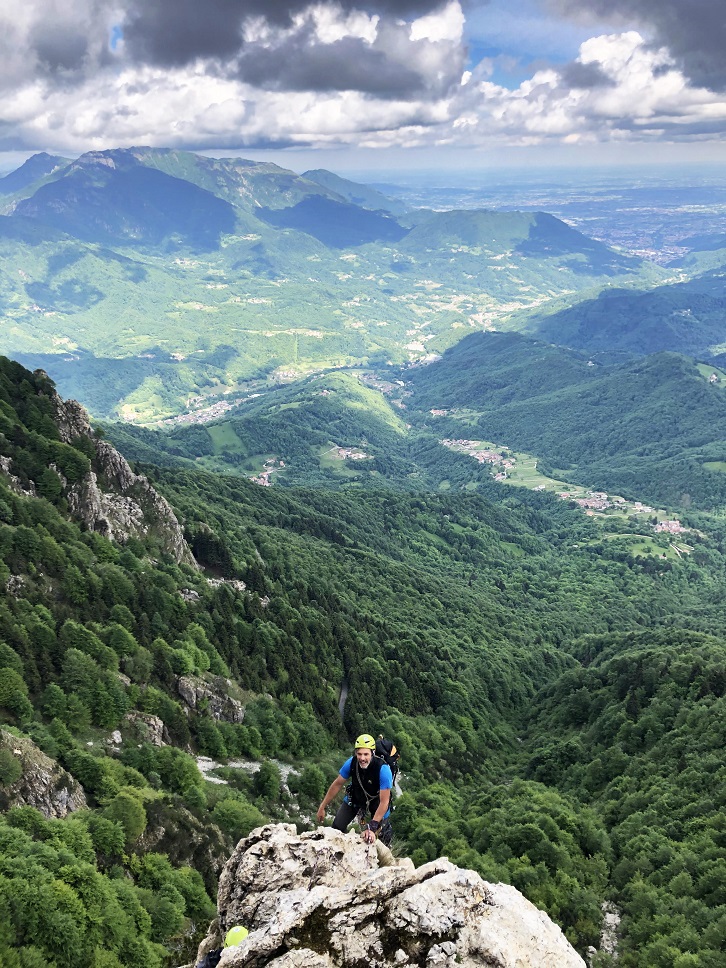 Salendo sullo Spigolo delle Clessidre