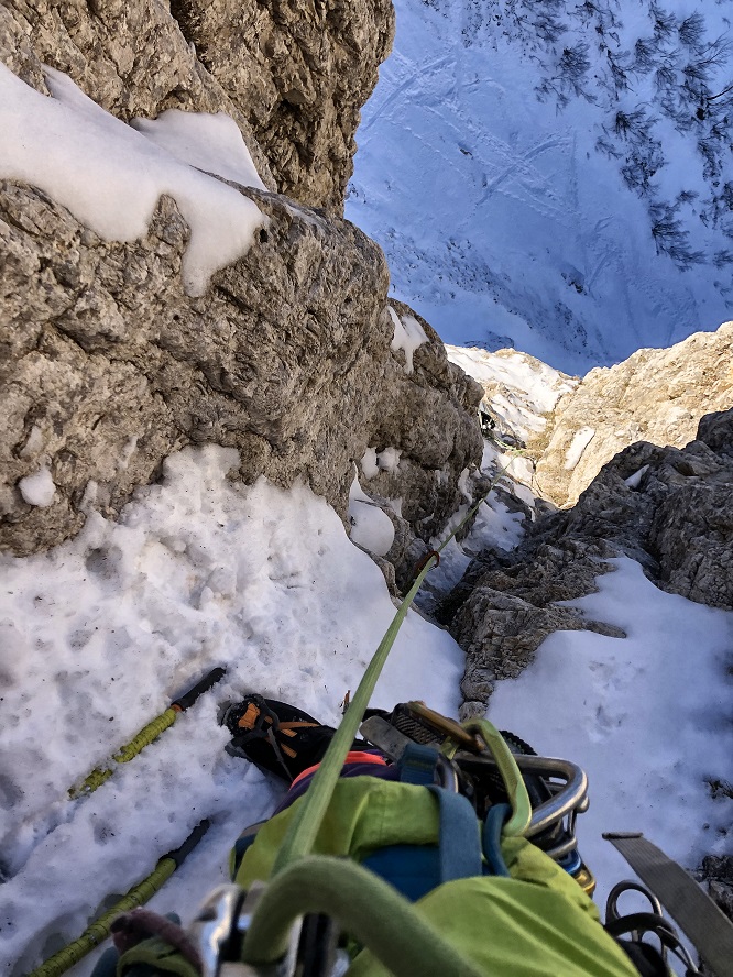 TERZA LUNGHEZZA - SUL CAMINO PRIMA DELL'IMBUTO CHE DA ACCESSO ALLA GOULOTTE